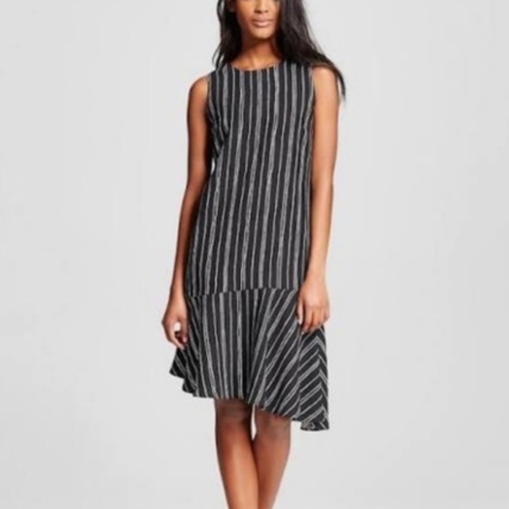 🌟WHO WHAT WEAR🌟 VERTICAL STRIPED ASYMMETRICAL SHIFT DRESS BLACK / WHITE SZ M